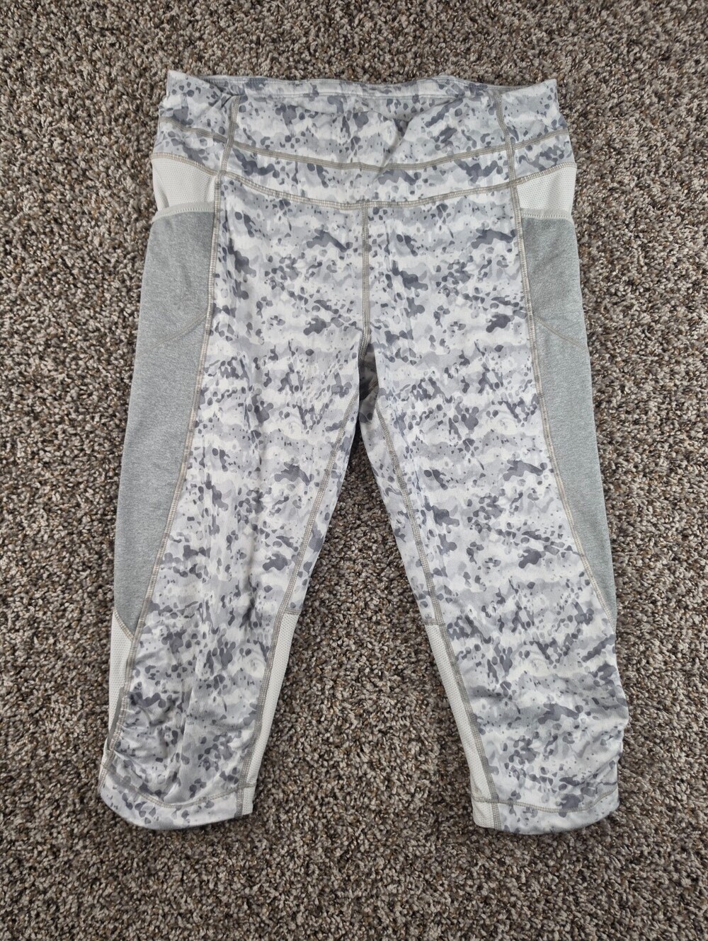 ATHLETA Womens Sz M Gray White Dapple Pockets Low Rise Be Free Knicker Leggings